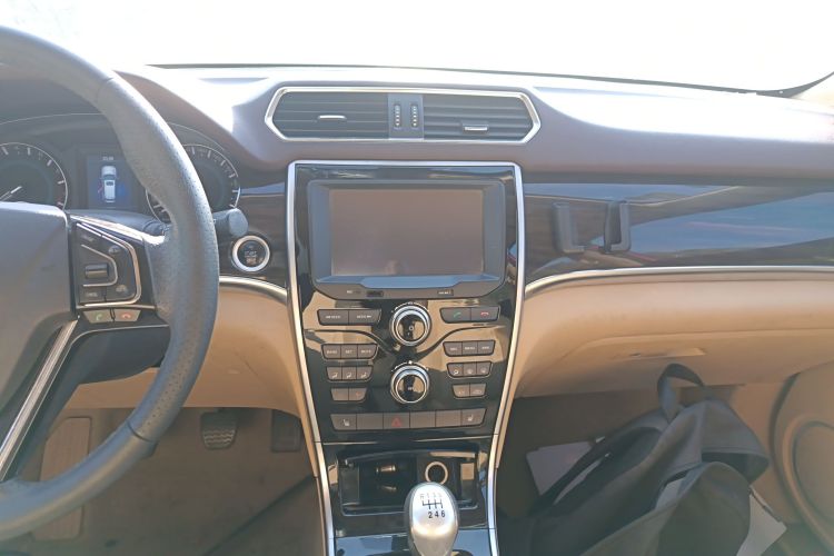 哈弗H2 2014款 1.5T 手动两驱精英版中控内饰16