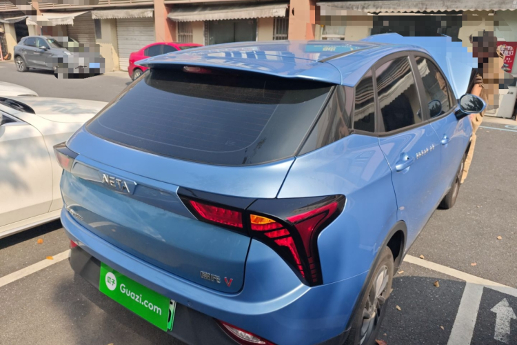 哪吒汽车 哪吒V 2022款 潮 300 Lite 三元锂车身外观7