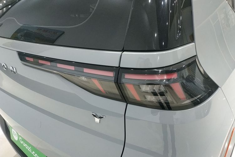 埃安 AION Y 2021款 70 智领活力版车身外观9