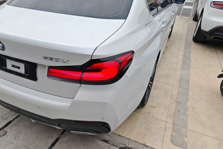 宝马5系 2023款 530Li 领先型 M运动套装车身外观6006