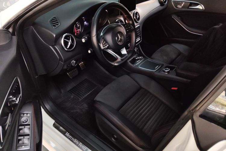 奔驰CLA 2018款 CLA 220 4MATIC中控内饰20