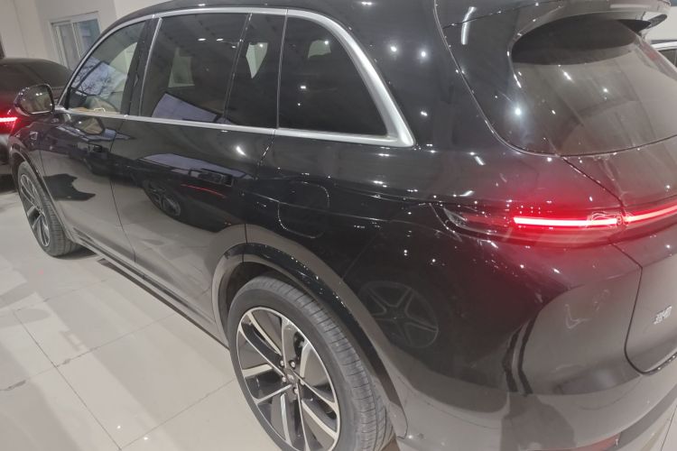 理想汽车 理想L7 2025款 Max 智能焕新版车身外观4