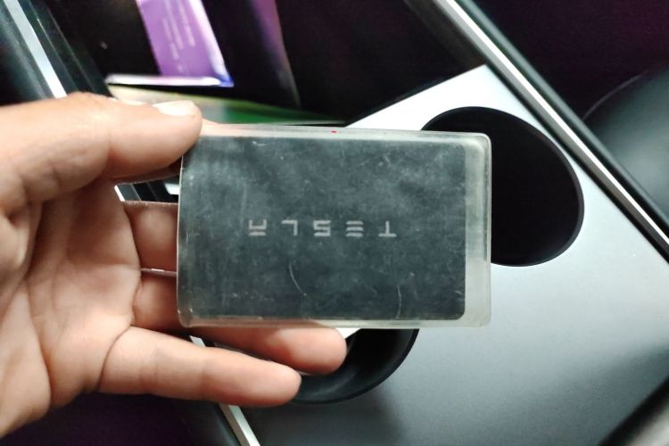 特斯拉 Model Y 2022款 改款 长续航全轮驱动版中控内饰11