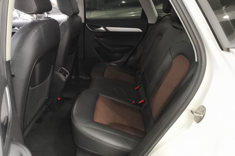 奥迪Q3 2018款 30周年年型 30 TFSI 时尚型中控内饰21