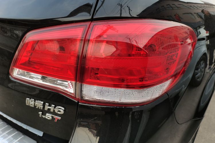 哈弗H6 2013款 升级版 1.5T 手动两驱精英型车身外观9