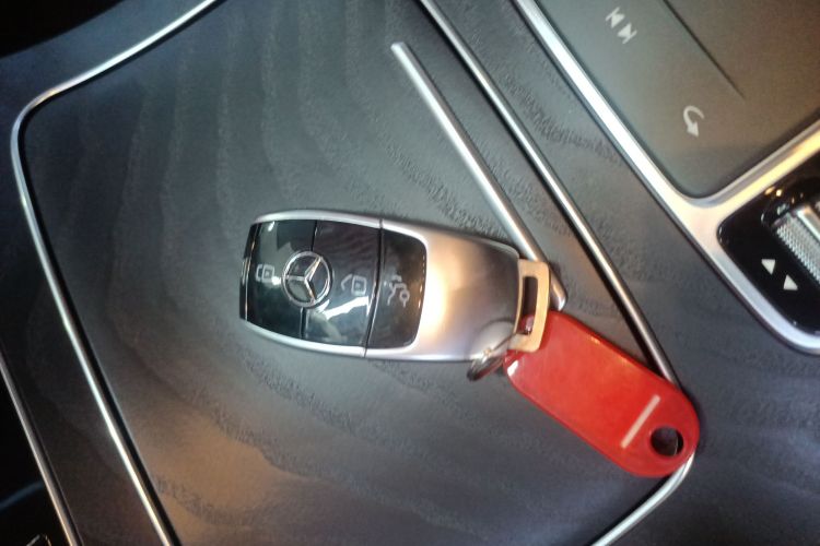 奔驰E级(进口) 2023款 改款 E 300 轿跑车中控内饰11