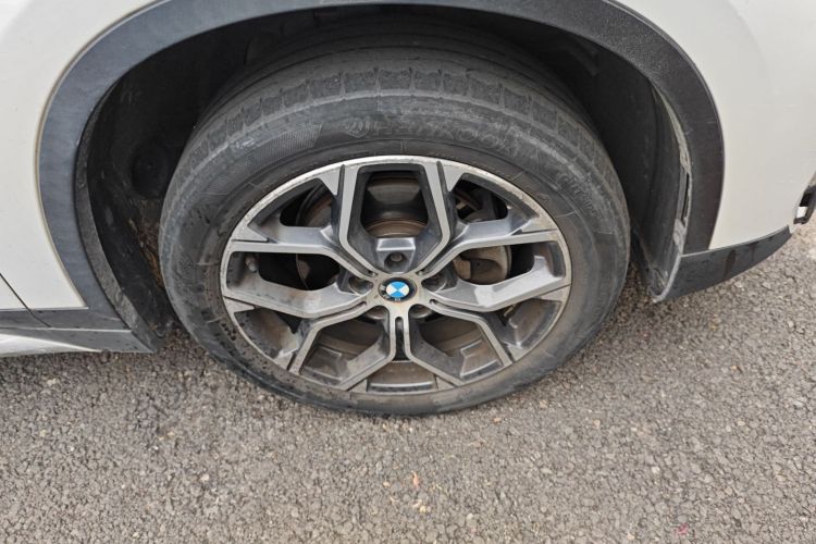 宝马X1 2021款 sDrive20Li 尊享型车身外观6007