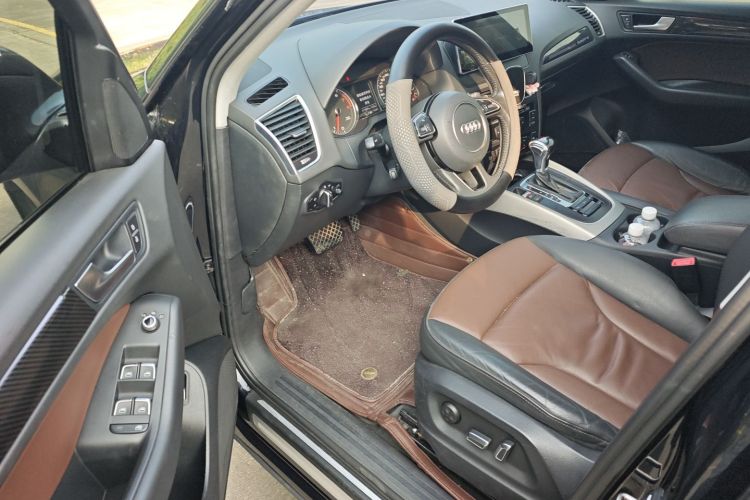 奥迪Q5 2018款 典藏版 40 TFSI 进取型中控内饰20