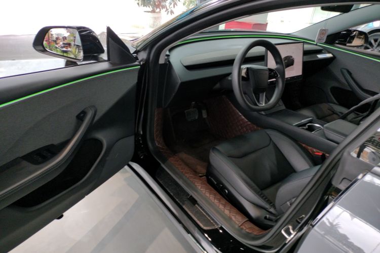 特斯拉 Model 3 2023款 后轮驱动版中控内饰7003