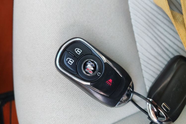 别克GL8 2021款 陆上公务舱 652T 舒适型中控内饰11