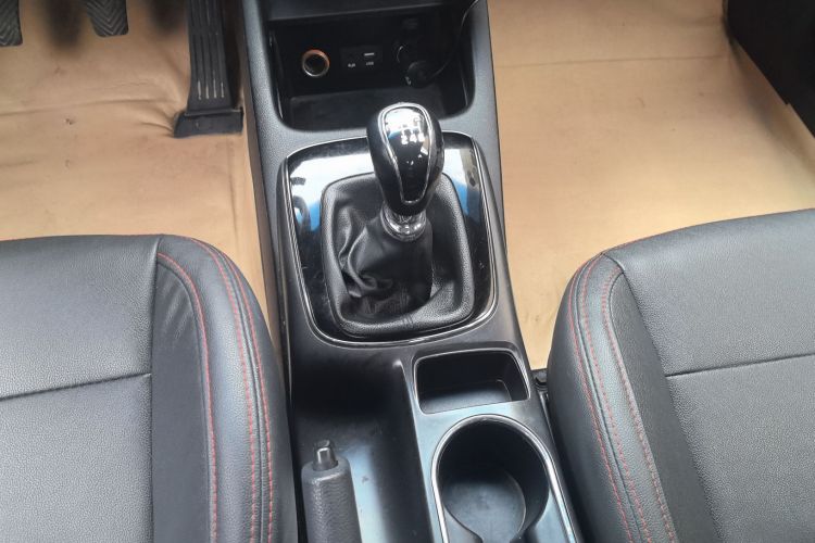 起亚K3 2016款 1.6L 手动GLS中控内饰18