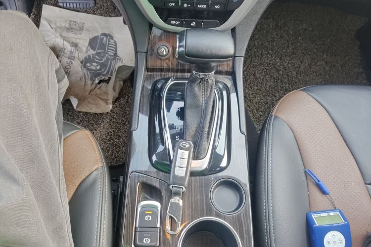 广汽传祺 传祺GS5 Super 2016款 1.8T 自动两驱周年纪念版中控内饰18