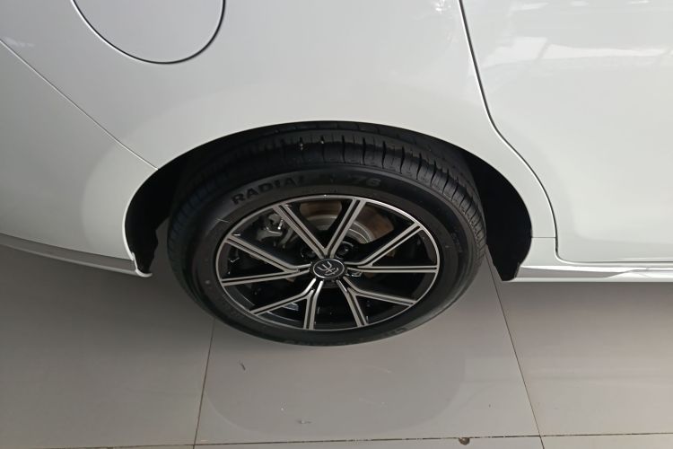 比亚迪 宋MAX新能源 2022款 DM-i 105KM 行政版车身外观6008