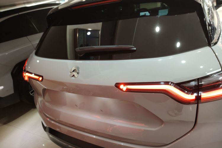 蔚来ES6 2020款 600KM 运动版车身外观6