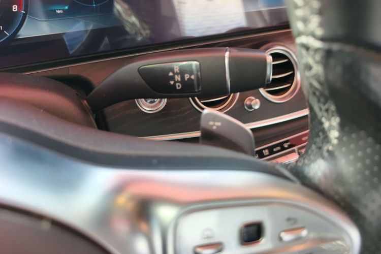 奔驰E级 2020款 E 300 L 运动时尚型中控内饰18