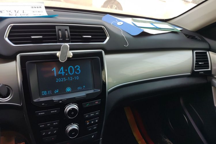 哈弗H2 2017款 红标 1.5T 手动两驱精英型中控内饰16