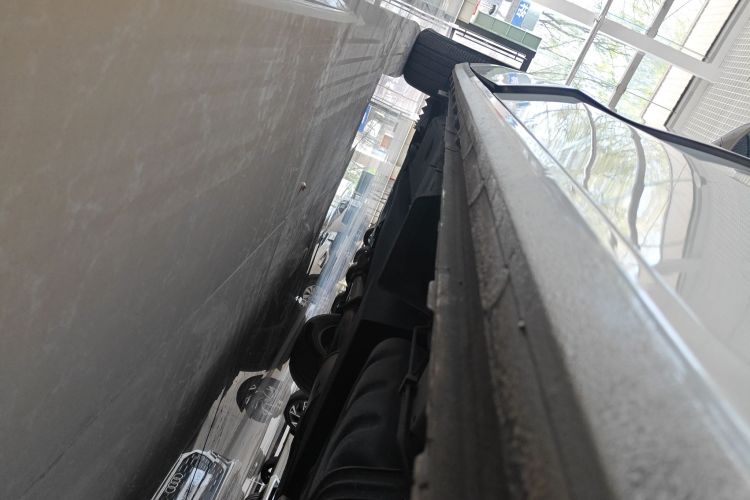 别克GL8 2020款 ES陆尊 653T 尊享型机舱底盘30