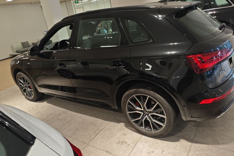 奥迪Q5L 2024款 45 TFSI 豪华动感型车身外观4