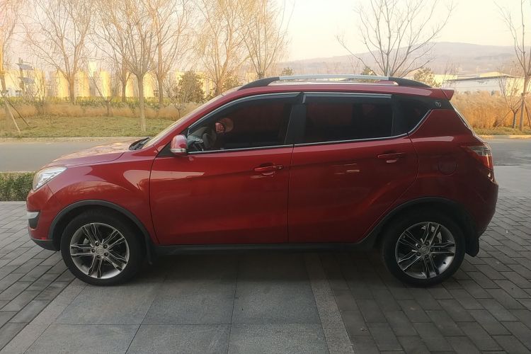 长安CS35 2016款 1.6L 自动豪华型 国V车身外观4