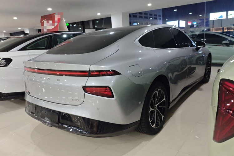 小鹏P7 2020款 586N车身外观7