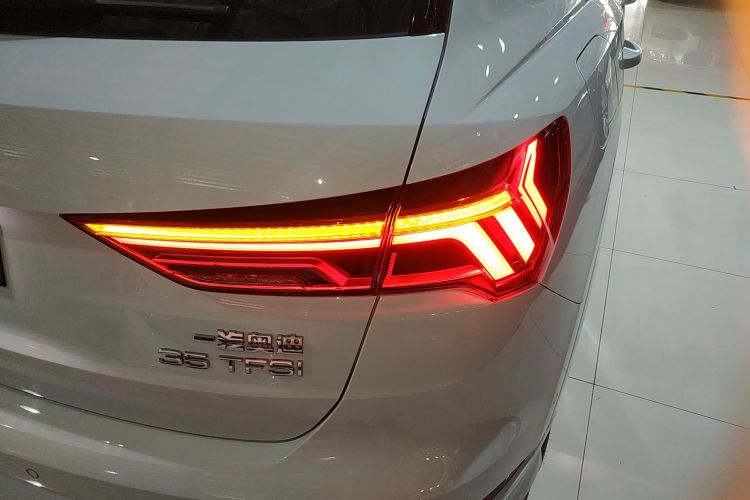 奥迪Q3 2023款 35 TFSI 时尚动感型（1.5T）车身外观6006
