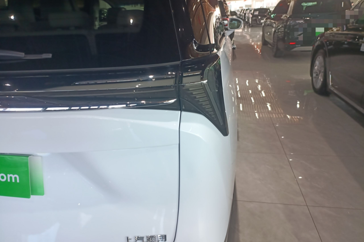 别克GL8新能源 2024款  陆尊 奢享版 7座车身外观9