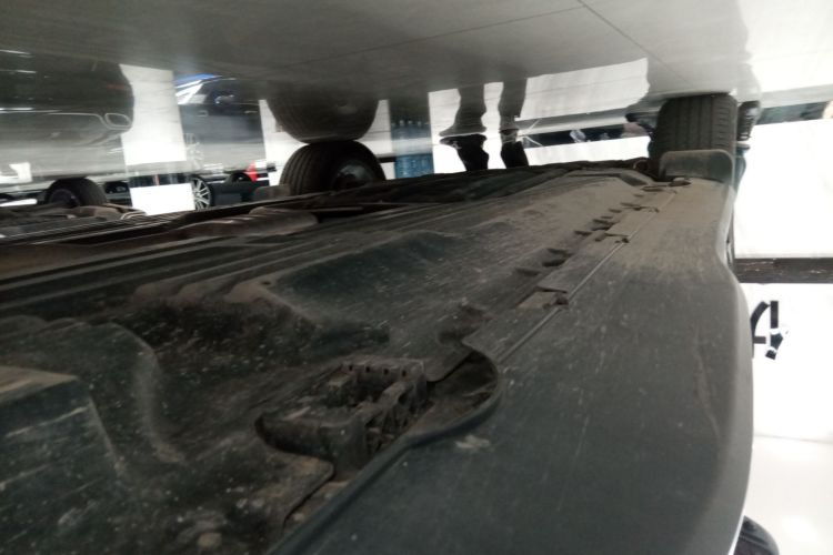 奔驰GLC 2023款 改款 GLC 260 L 4MATIC 豪华型 5座局部细节9002