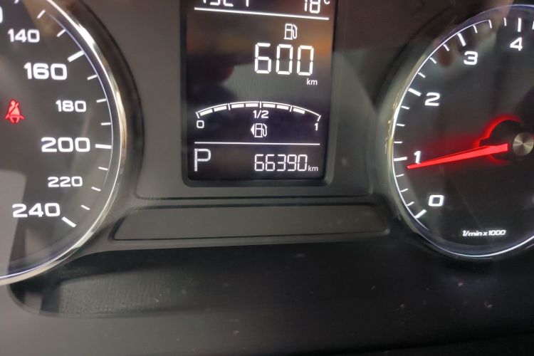 荣威RX5 2016款 20T 两驱自动互联网智享版中控内饰15