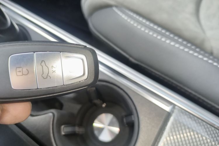 奥迪A6L 2024款 40 TFSI 豪华动感型中控内饰7001