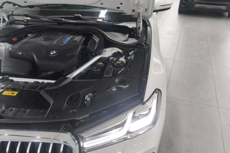 宝马5系新能源 2022款 改款 535Le M运动套装机舱底盘26