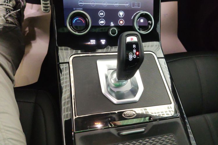 路虎 揽胜极光 2020款 249PS R-DYNAMIC SE 运动科技版中控内饰18