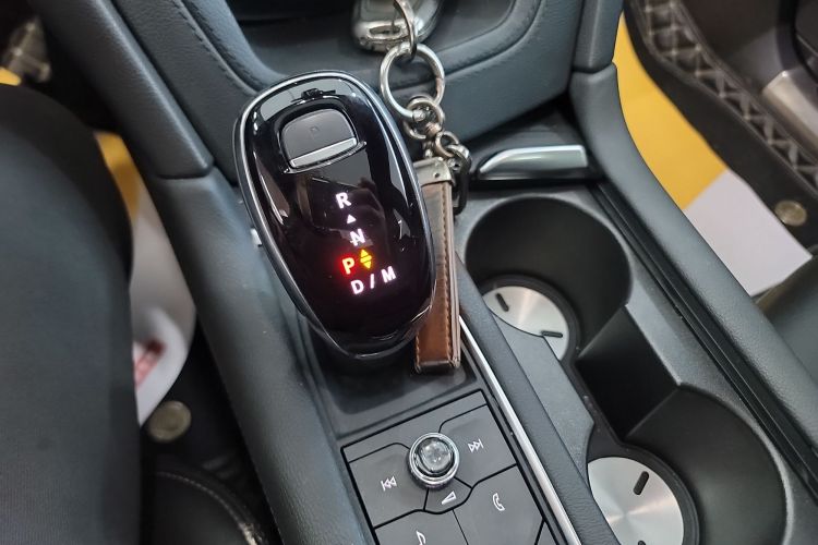 凯迪拉克XT5 2021款 28T 豪华型中控内饰18