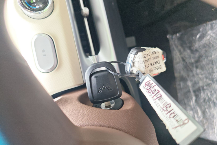 五菱汽车 五菱缤果 2025款 203km 轻享款中控内饰11