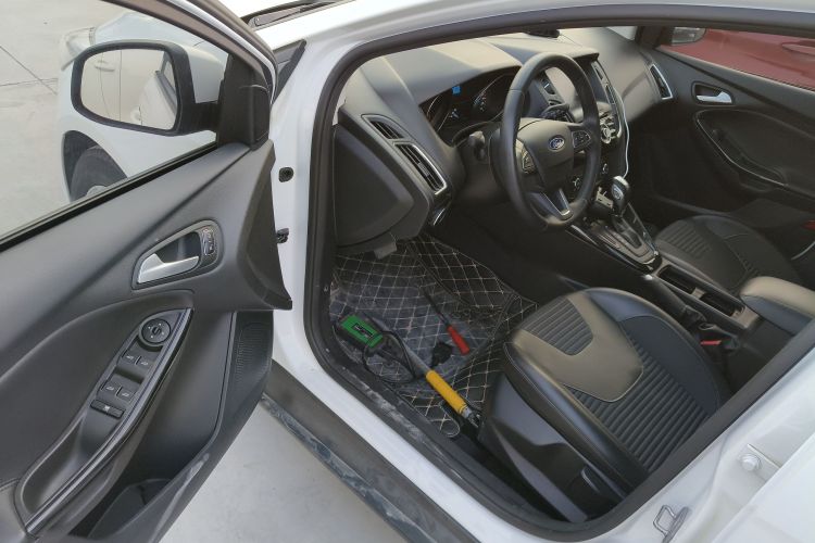 福特 福克斯 2018款 两厢经典 1.6L 自动风尚型智行版中控内饰20