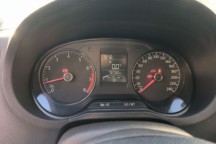 大众 Polo 2016款 1.4L 手动风尚型中控内饰15