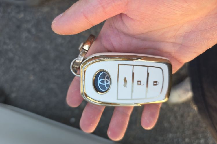 丰田 雷凌 2017款 改款 185T CVT精英版 国V中控内饰7001