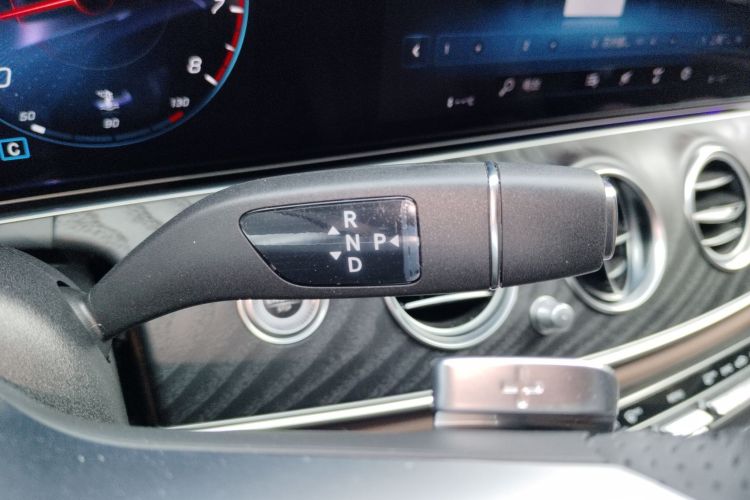 奔驰E级(进口) 2022款 E 260 时尚型运动版局部细节18