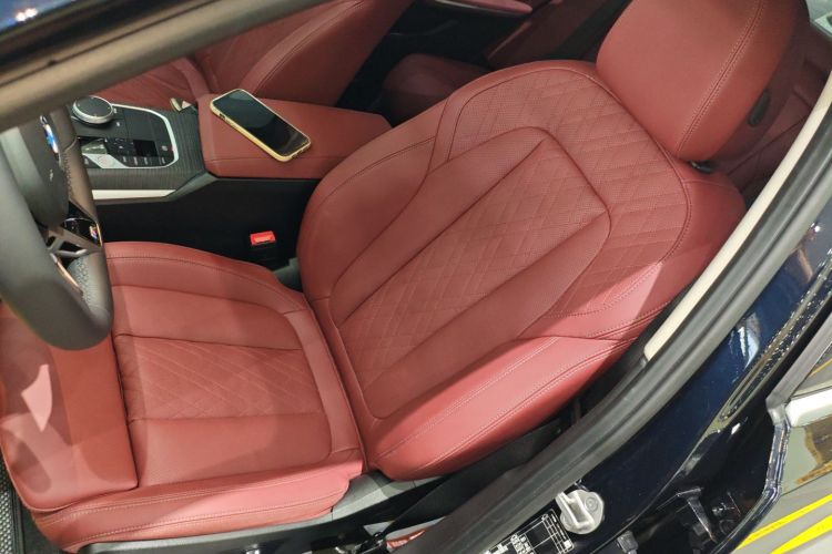 宝马3系 2025款 325Li M运动套装中控内饰19