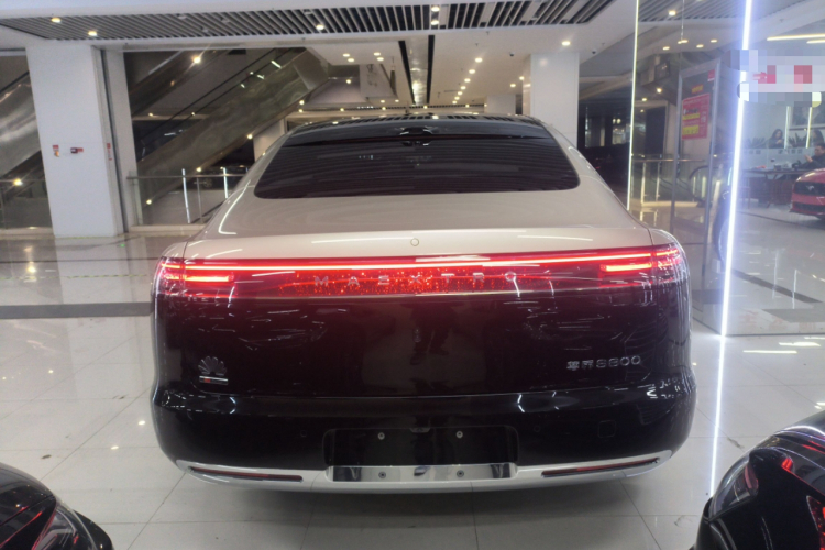 鸿蒙智行 尊界S800 2025款 增程 星耀尊享版 5座车身外观6