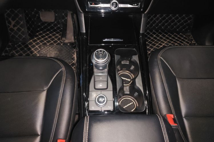 福特 探险者 2020款 EcoBoost 285 四驱风尚版 6座局部细节18