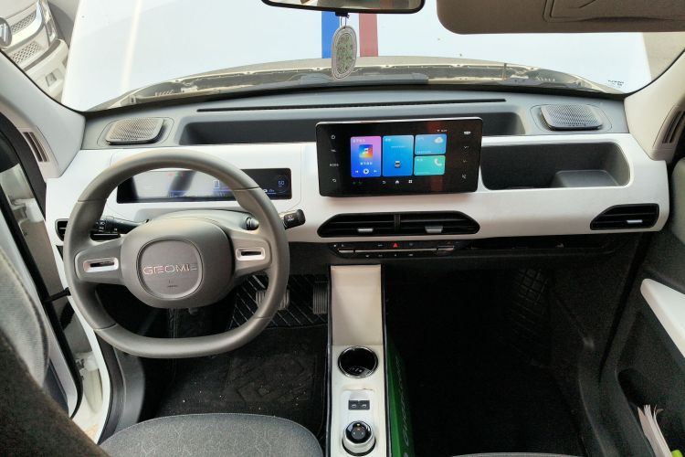 吉利银河 2024款 熊猫mini 200km 耐力熊中控内饰12