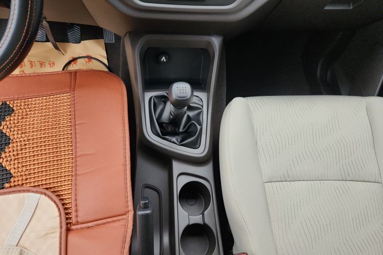 五菱汽车 五菱宏光V 2019款 1.5L劲享版国VI LAR中控内饰18