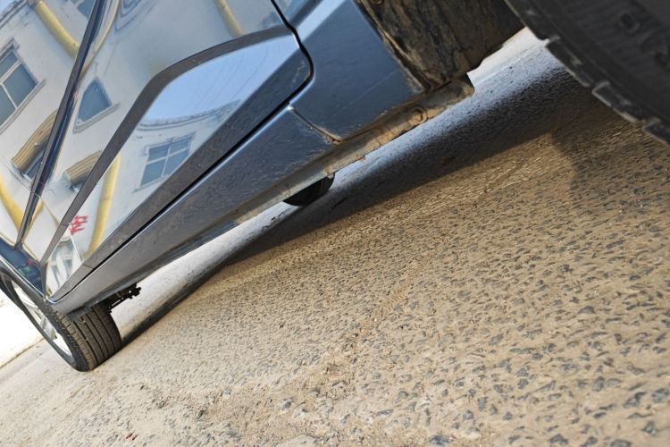 五菱汽车 五菱宏光PLUS 2020款 1.5L 手动舒适型 7座机舱底盘29