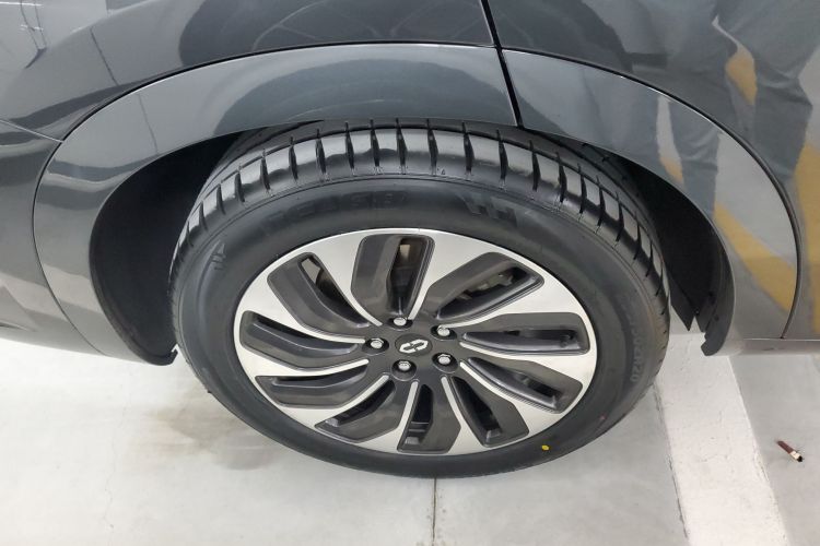 鸿蒙智行 问界M7 2024款 1.5T 智驾四驱Max版 6座车身外观6008