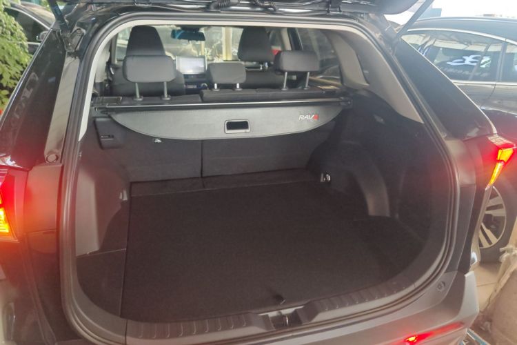 丰田 RAV4荣放 2021款 2.0L CVT两驱风尚版机舱底盘23