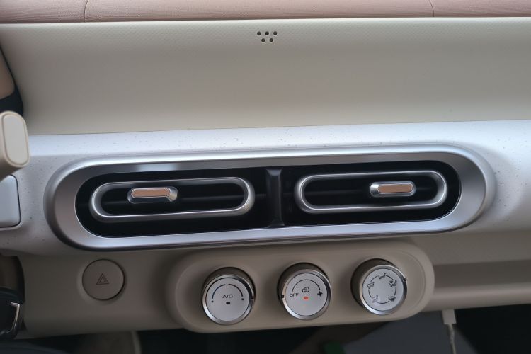 五菱汽车 宏光MINIEV 2024款 第三代 215km 青春版中控内饰16