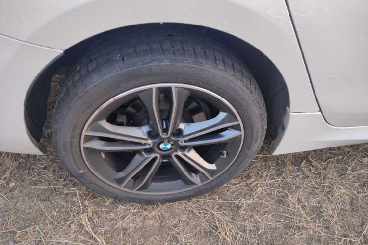 宝马1系 2021款 120i M运动版车身外观6008