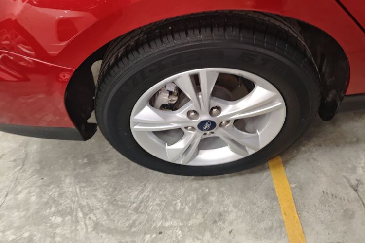 福特 福克斯 2017款 三厢 1.6L 自动舒适型智行版车身外观6004