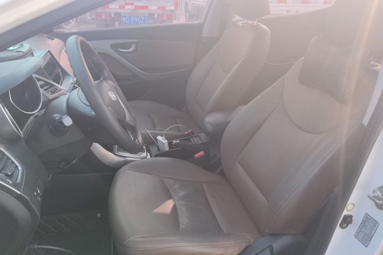 现代 朗动 2015款 1.6L 自动领先型中控内饰19