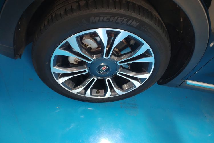 红旗HS5 2019款 2.0T 智联旗享四驱版车身外观6007